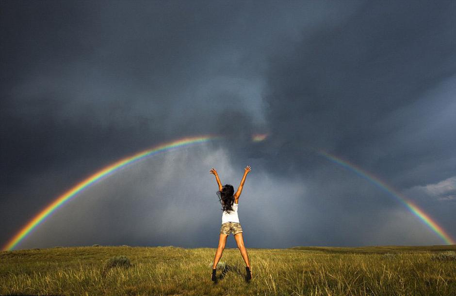 夫婦追逐風(fēng)暴 丈夫?yàn)槠拮优摹帮L(fēng)暴寫真”