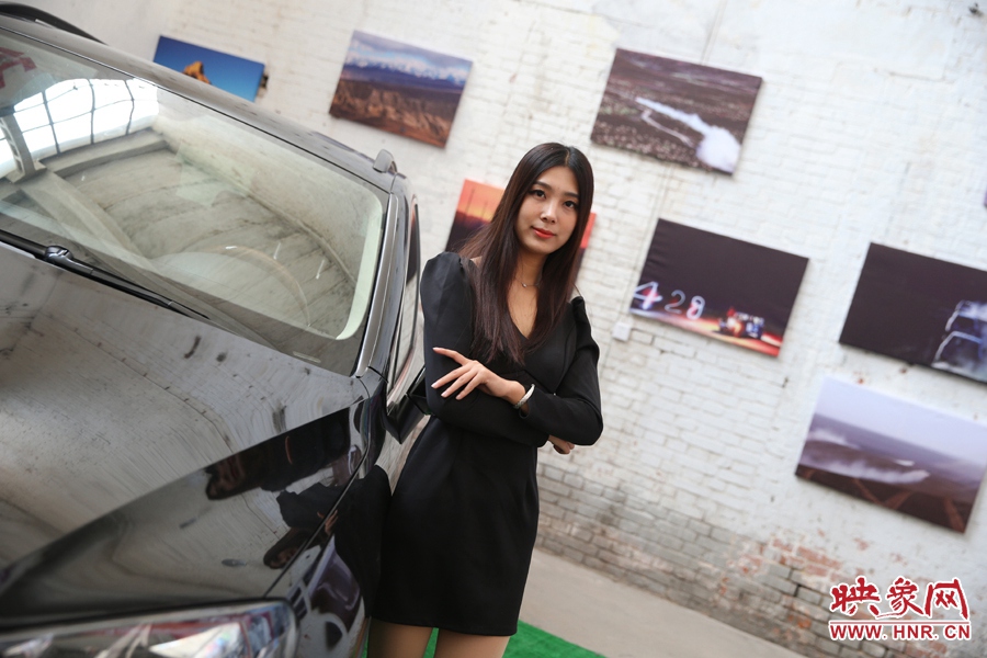 姐是車模，賽車的車。