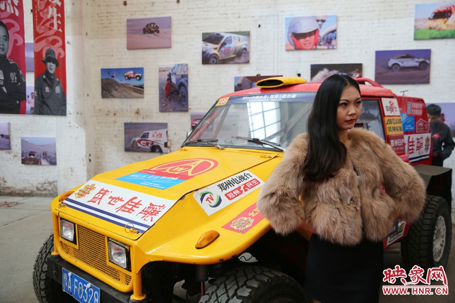 姐是車模，賽車的車。