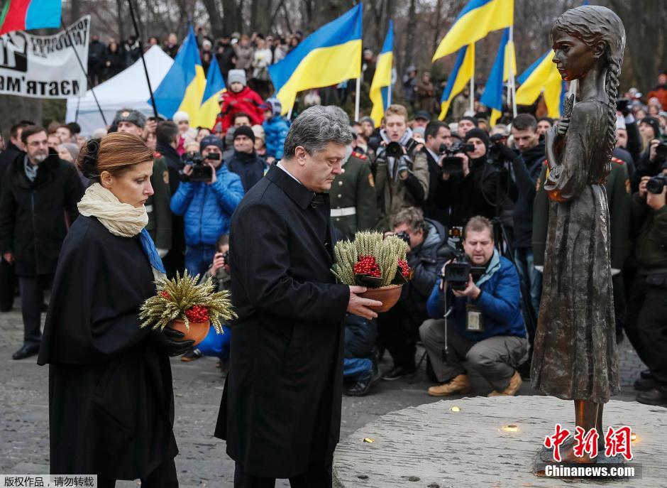 當?shù)貢r間2014年11月22日，烏克蘭基輔，民眾舉行儀式紀念1932-1933烏克蘭大饑荒81周年