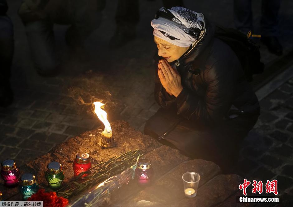 當?shù)貢r間2014年11月22日，烏克蘭基輔，民眾舉行儀式紀念1932-1933烏克蘭大饑荒81周年