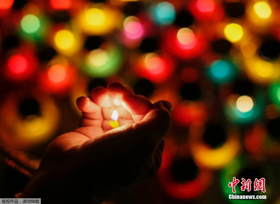 當?shù)貢r間2014年11月22日，烏克蘭基輔，民眾舉行儀式紀念1932-1933烏克蘭大饑荒81周年