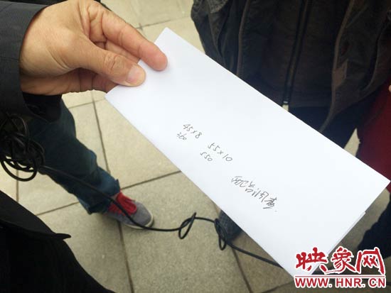 經(jīng)過初步測量，河南省人民會堂主樓的違法廣告牌面積為910平米。