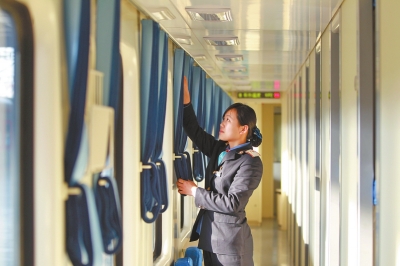 臥鋪車廂 半包式，更具私密性和舒適性。