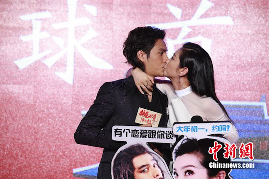 李冰冰出席活動豪氣親吻陳坤 李冰冰出席活動豪氣親吻陳坤