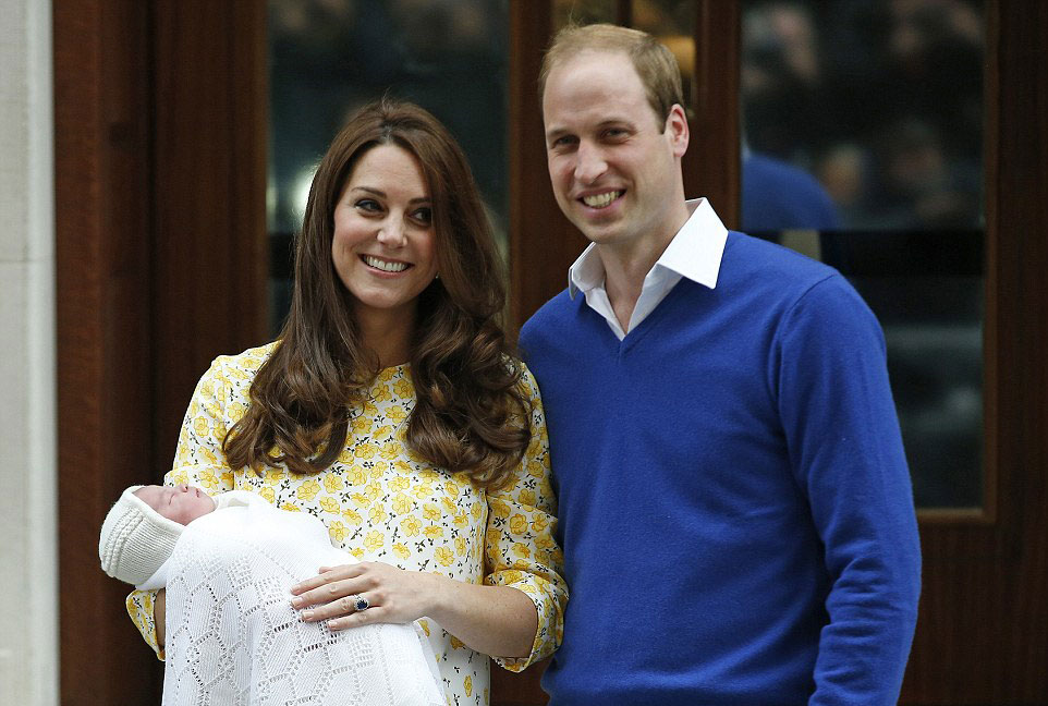 英國(guó)凱特王妃生產(chǎn)10小時(shí)后出院 小公主正臉曝光