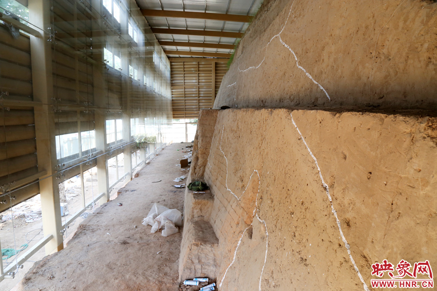 按照最初的設計，東側城墻內規(guī)劃有一個1~2米寬的小展廳。