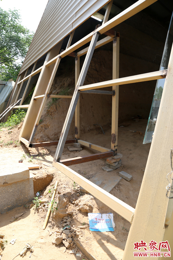 目前，該項工程即將竣工。