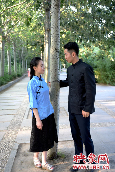 輕輕的凝視，勝卻了千言萬(wàn)語(yǔ)。