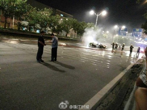 蘭博基尼跑車撞貨車燒成廢鐵 司機當場死亡 蘭博基尼跑車撞貨車燒成廢鐵 司機當場死亡