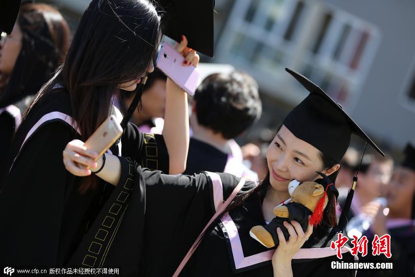 北影本科畢業(yè)典禮 美女學生素顏難掩清新 北影本科畢業(yè)典禮 美女學生素顏難掩清新