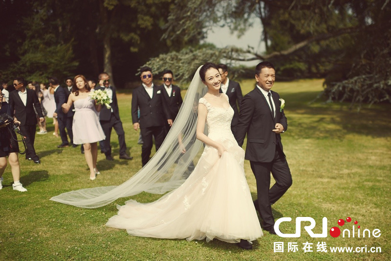 李小冉比利時辦婚禮 朱丹、鐘欣潼、應(yīng)采兒做伴娘