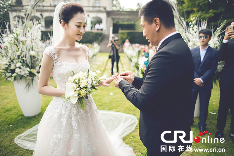 李小冉比利時辦婚禮 朱丹、鐘欣潼、應(yīng)采兒做伴娘