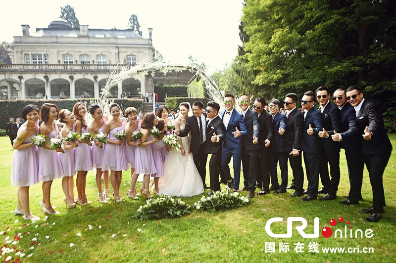 李小冉比利時辦婚禮 朱丹、鐘欣潼、應(yīng)采兒做伴娘