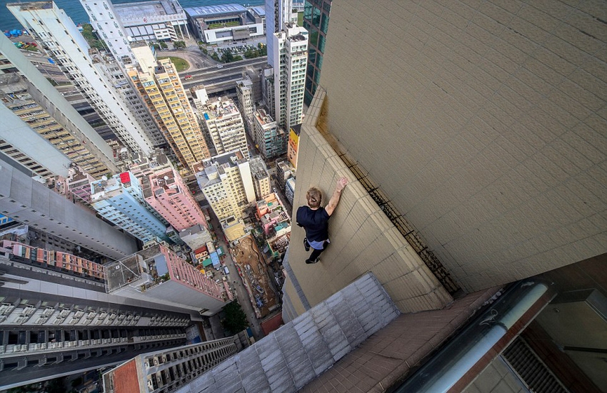 恐高癥慎入！俄羅斯小伙高空跑酷炫特技驚險萬分