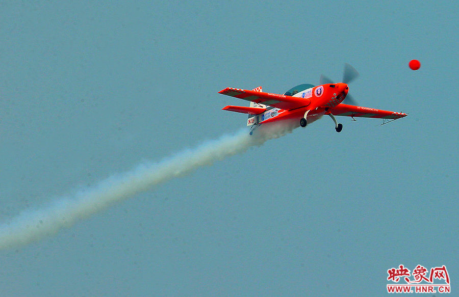 2015鄭州航展現(xiàn)場“仙女下凡” 觀眾直呼太贊了 2015鄭州航展現(xiàn)場“仙女下凡” 觀眾直呼太贊了