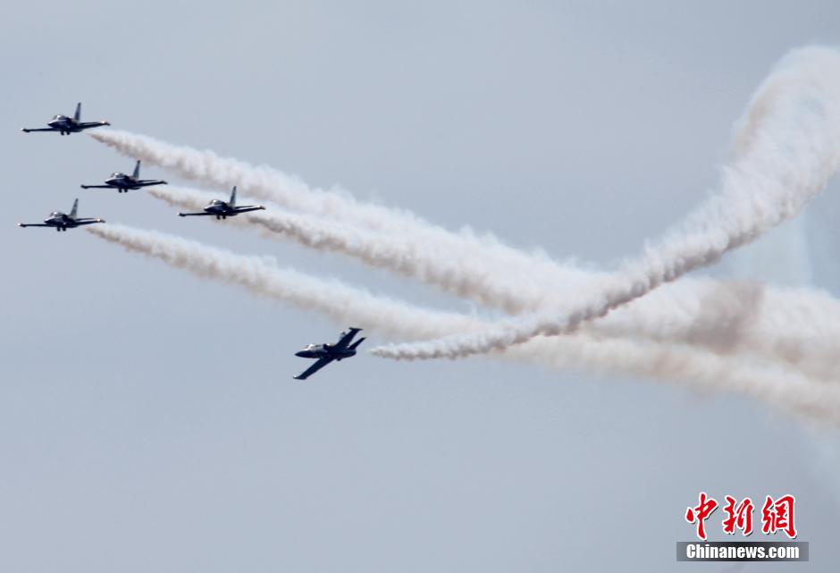 第31屆“天翼掠過休斯敦”航空展在美國(guó)第四大城市休斯敦的阿靈頓空軍基地舉行