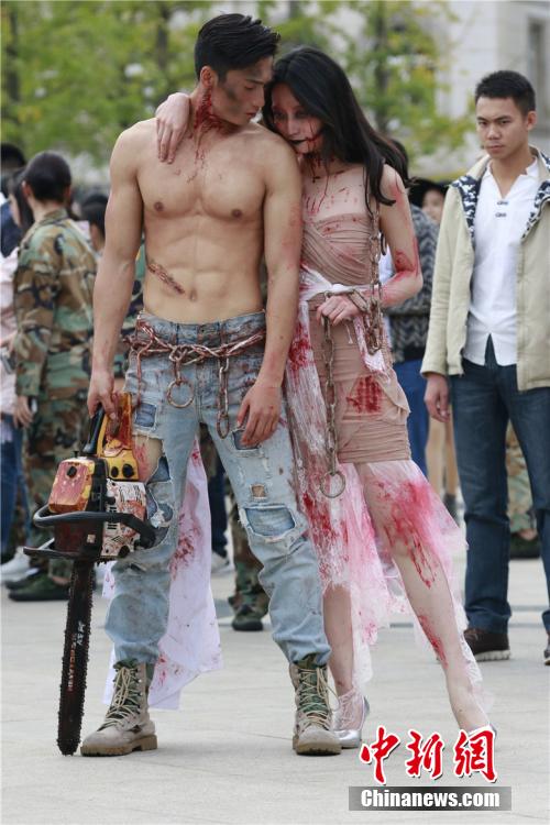 男神教師扮“鬼”學生稱其為“史上顏值最高男鬼”。何浠 攝