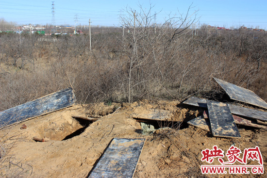 這次被盜的是位于北側的叔齊墓，墓塚上面有兩個盜洞，有十多米深。