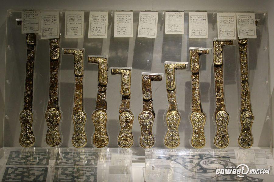 出土的車門飾。