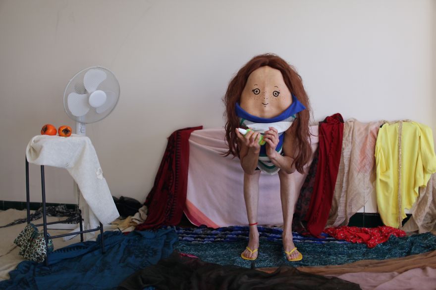 奇葩攝影師拍攝“新生物”:后背畫臉 奇葩攝影師拍攝“新生物”:后背畫臉