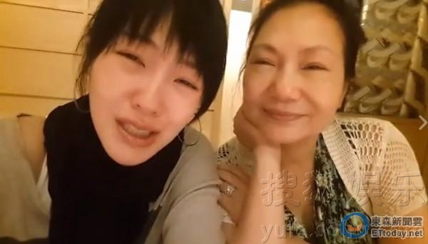 看明星花式秀母親節(jié)！甜馨上鏡鄧超祝福三個(gè)媽