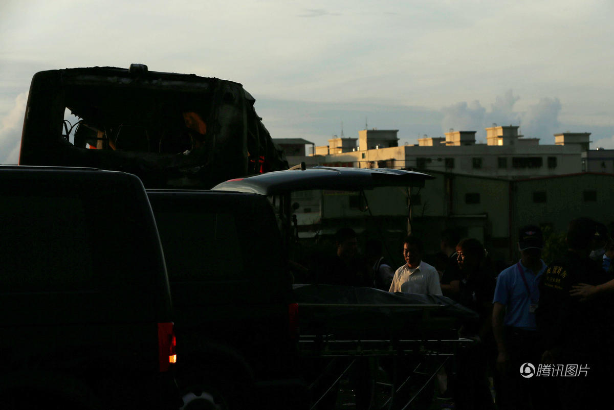 臺灣出事大巴附近升起一道彩虹 仿佛為遇難者祈福 臺灣出事大巴附近升起一道彩虹 仿佛為遇難者祈福