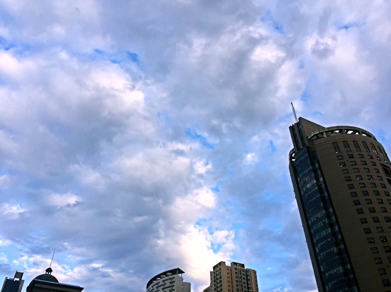 又被鄭州的藍(lán)天刷屏！隨便一拍就是手機(jī)壁紙