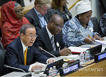 為應(yīng)對埃博拉疫情，秘書長潘基文主持召開高級別會議。