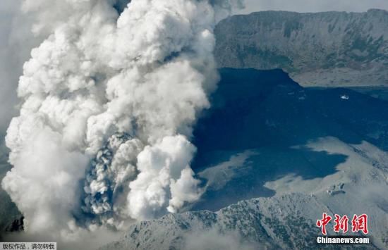 日本火山噴發(fā)救援行動繼續(xù) 仍有45人下落不明 日本火山噴發(fā)救援行動繼續(xù) 仍有45人下落不明