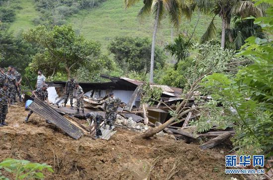 10月29日，斯里蘭卡救援部隊(duì)抵達(dá)山體滑坡災(zāi)區(qū)展開(kāi)救援。