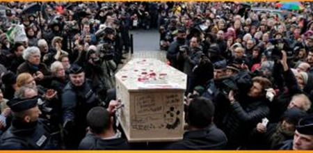 圖為送葬當(dāng)天的場景。