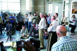 　圣路易斯縣檢方15日宣布，當?shù)鼐揭炎カ@12日在弗格森市槍擊兩名執(zhí)勤警察的犯罪嫌疑人威廉斯。