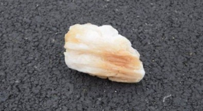 天降的屎塊。