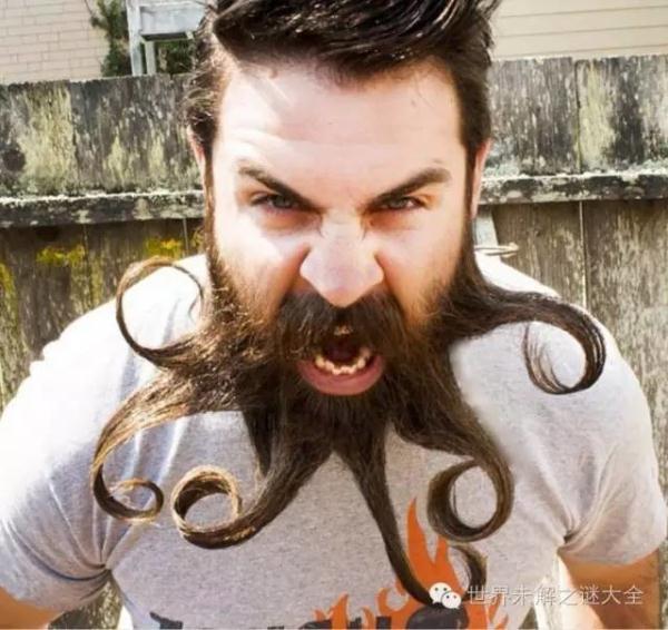 美國(guó)大叔有一把神奇的胡子:可以變成各種造型