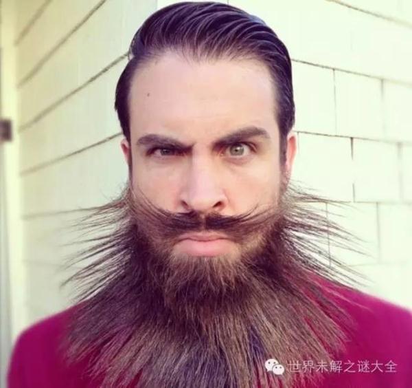美國(guó)大叔有一把神奇的胡子:可以變成各種造型
