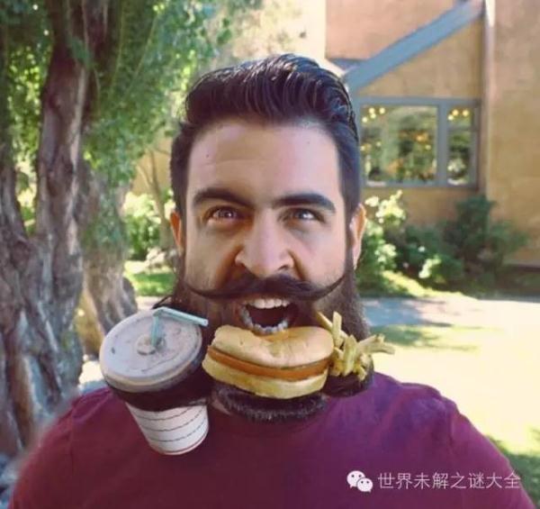 美國(guó)大叔有一把神奇的胡子:可以變成各種造型