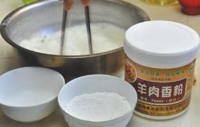 市面上出售的羊肉香粉等食品添加劑。
