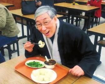 吳頌今到慶豐包子鋪找靈感。