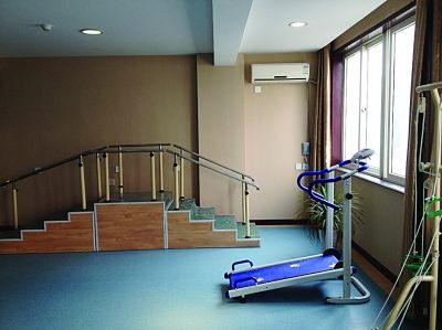  中心里健身設(shè)施一應(yīng)俱全。