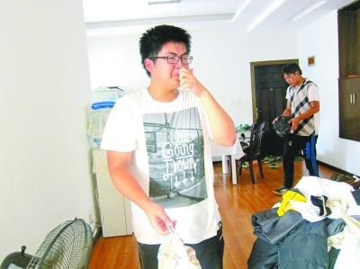 父親被埋撐6小時見妻兒后合眼 兒子欲學地震預測 父親被埋撐6小時見妻兒后合眼 兒子欲學地震預測