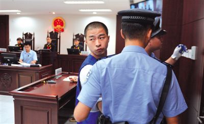 宣判后，馬凱被帶出法庭時(shí)，沖著旁聽(tīng)席上的姐姐喊道：“照顧好媽”。