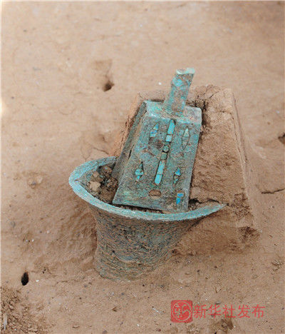 陜西考古發(fā)現(xiàn)西周“第一豪車(chē)” 鑲嵌綠松石(圖)