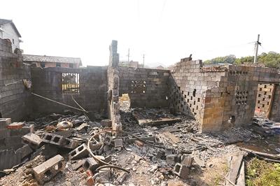 湖南省婁底市婁星區(qū)石井鎮(zhèn)山泉村橋溪港煤礦設(shè)備被搶劫一空，形成了廢墟