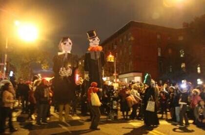 年底將近，派對(duì)集中，如何讓子女免受不良人士的侵犯，家長(zhǎng)需要警惕并提醒子女注意。（美國(guó)《世界日?qǐng)?bào)》/黃伊奕 攝）