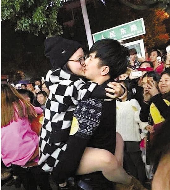 雖只是縣城的比賽，但水準(zhǔn)著實(shí)不低，居然有選手采用考拉式。