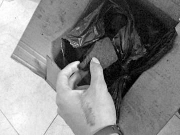 小曾發(fā)出買來(lái)的干炭和安眠藥。