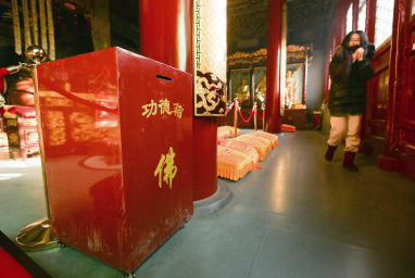 景區(qū)私設(shè)的功德箱已全部撤換，留下的功德箱屬于僧眾