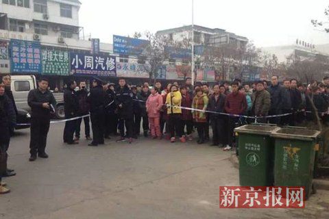 亳州路邊垃圾桶內(nèi)驚現(xiàn)碎尸。網(wǎng)友供圖