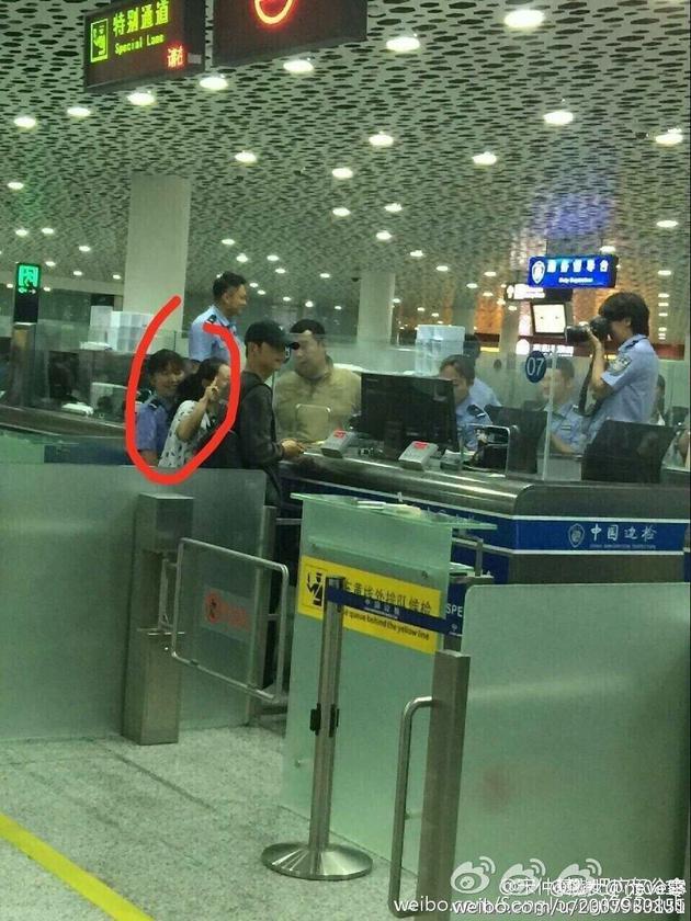 網(wǎng)友在得知此事后，紛紛炮轟上傳照片的人，認(rèn)為該舉動(dòng)嚴(yán)重侵犯了一人的隱私，涉嫌犯罪